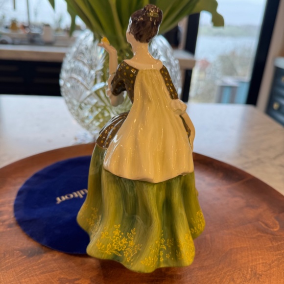 Royal Doulton Pretty Ladies Figurine "Fleur" HN 2368 - Picture 4 of 9